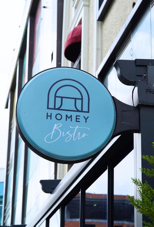 Homey Airport מלון