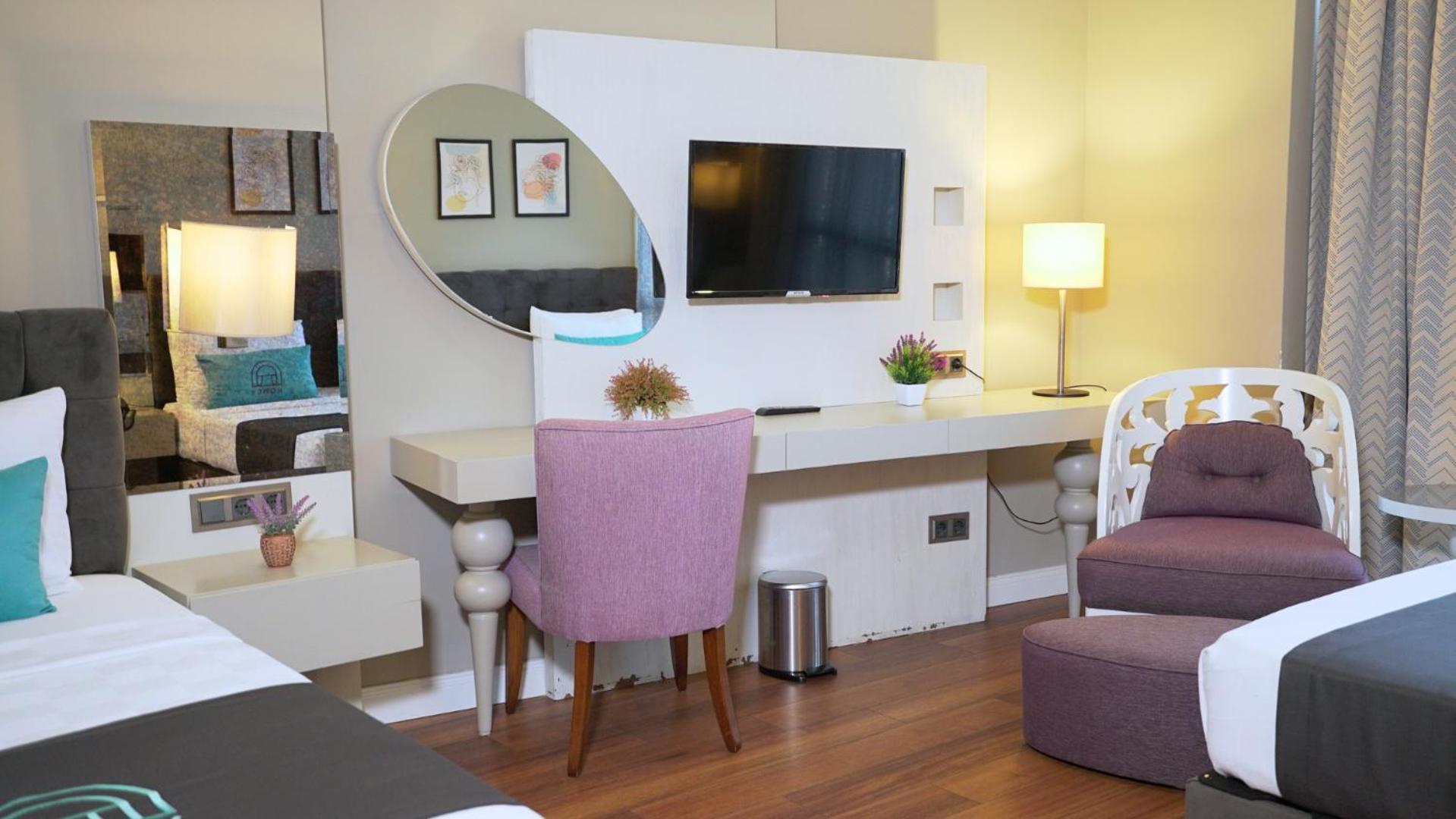 Hotel Homey Airport