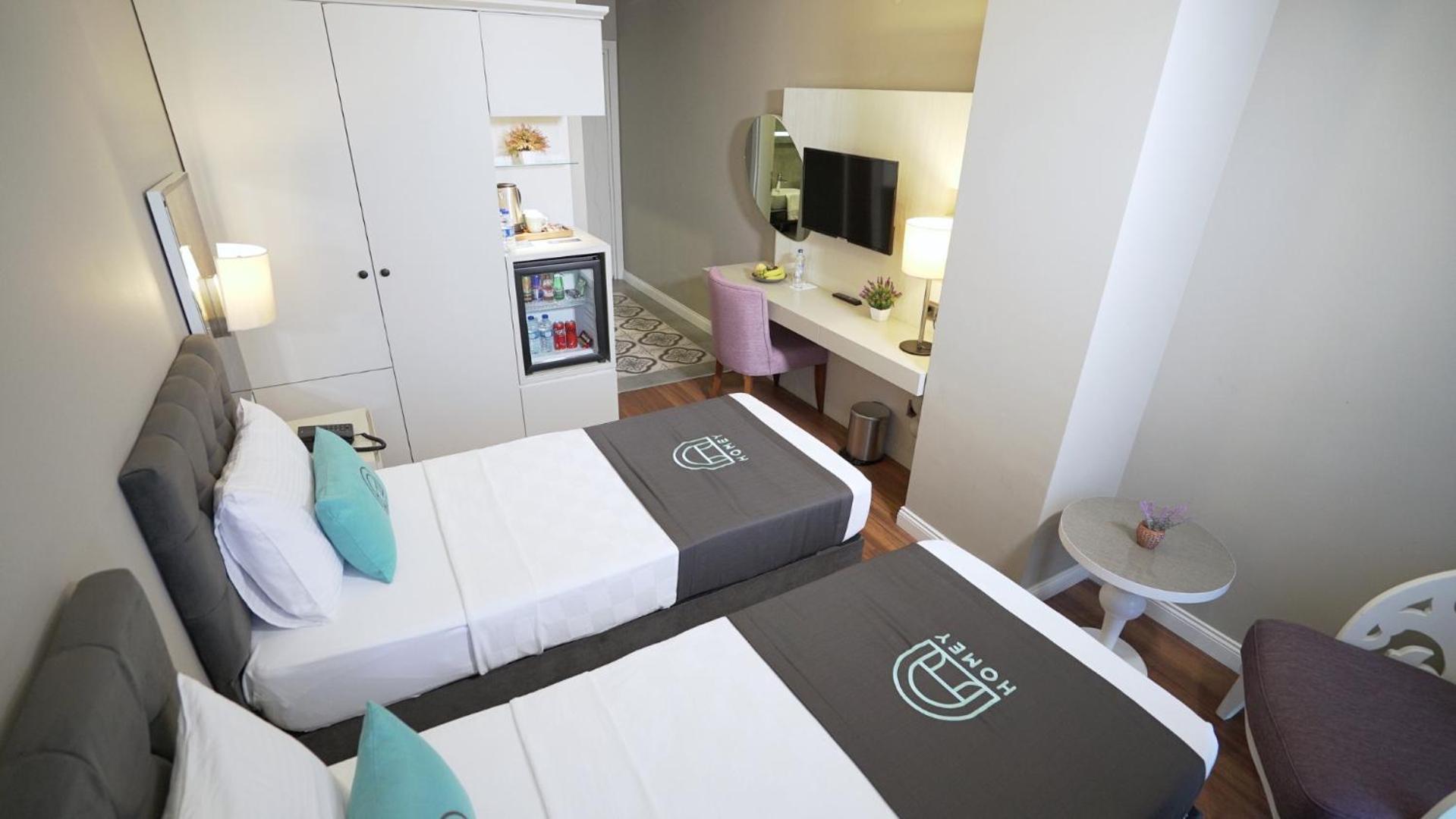 Homey Airport Hotel 4*